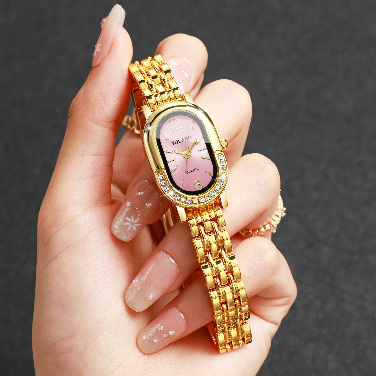 Luxury Watch Holder - 高級ラインストーン女性用クォーツ時計ファッションゴールデンブレスレットストラップ腕時計レディース時計レロジオフェミニーノギフト（箱なし）