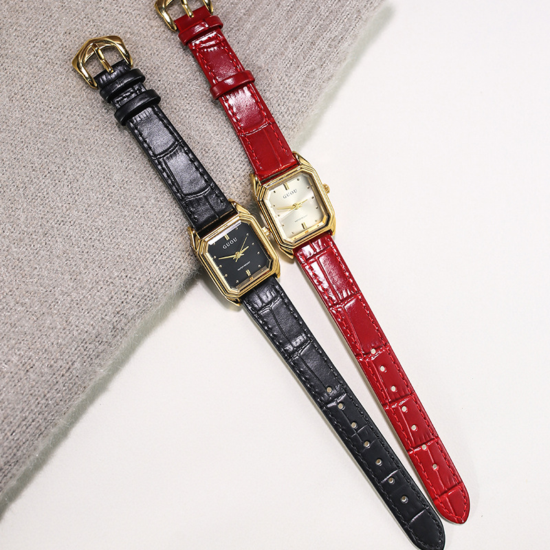 Luxury Watch In Hong Kong - 新しいクラシック、ヴィンテージ、香港スタイル、女性向けの軽い高級感のあるスクエアレザーストラップウォッチ、ユニークでスタイリッシュな時計です。