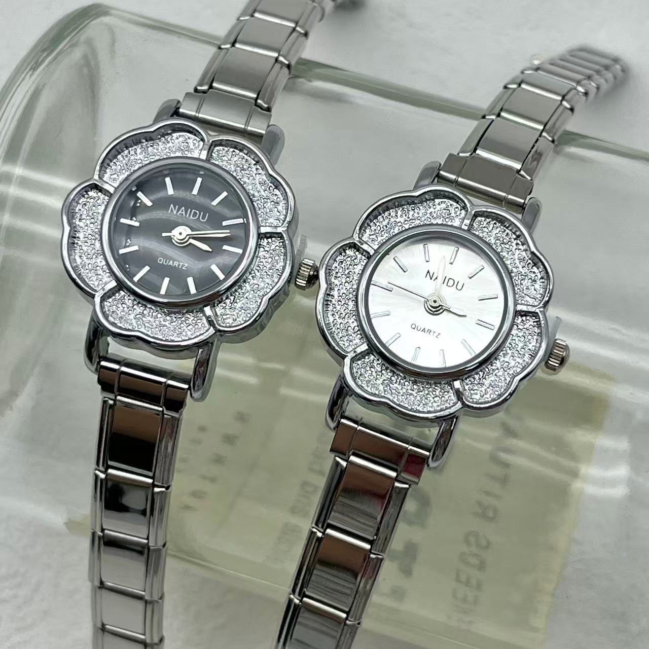 Luxury Watch Gift For Her - 女性用 クォーツ時計 ジルコニアフラワーインレイ付き 高級シックなデザイン ステンレススチールストラップ パーティー
