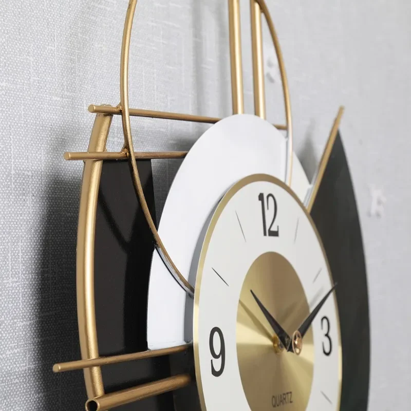 モダンな壁掛け時計 高級金属製振り子時計 インテリア エレガ - Luxury Watch Wall Clock のレビューと価格