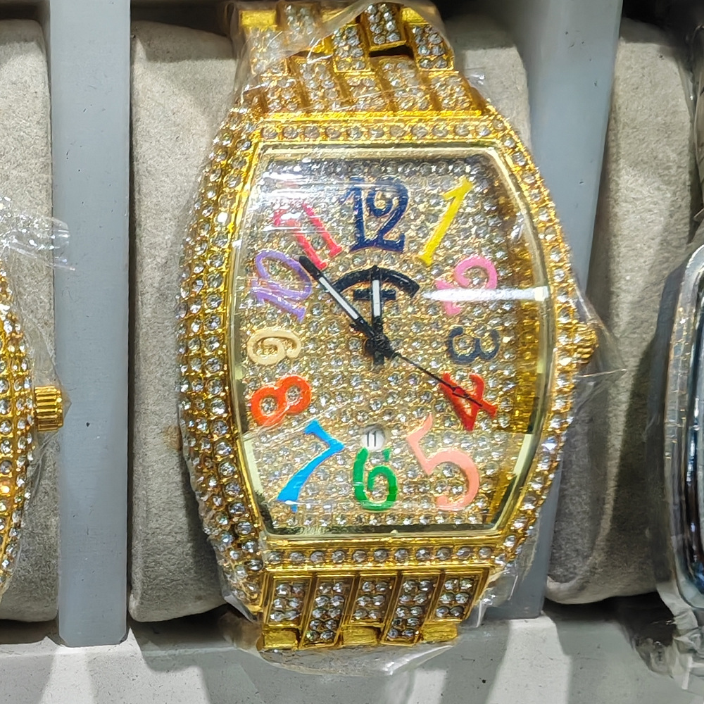 トノーロゴなしフルダイヤモンドヒップホップアイスアウトブリン - Luxury Watch Brands Logo のレビューと価格