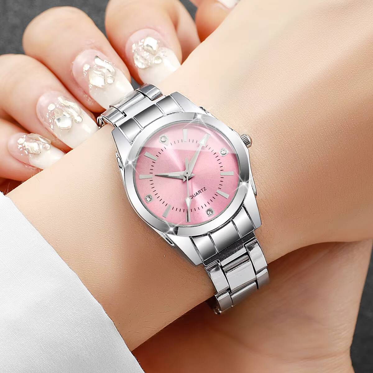 高級ラインストーンの女性の腕時計カジュアルクォーツ腕時計レデ - Luxury Watch Holder のレビューと価格