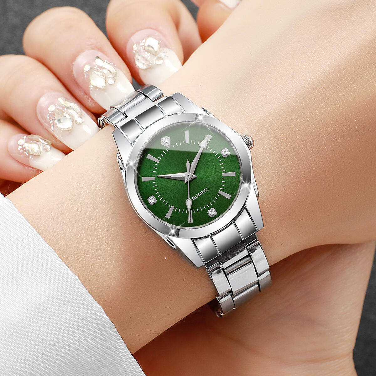 高級ラインストーンの女性の腕時計カジュアルクォーツ腕時計レデ - Luxury Watch Holder のレビューと価格