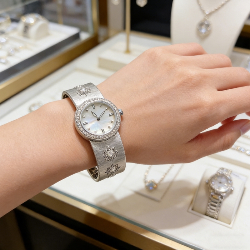 カメオヘビーワークマンシップ925シルバーオープンウォッチダ - Luxury Watch Drawing のレビューと価格