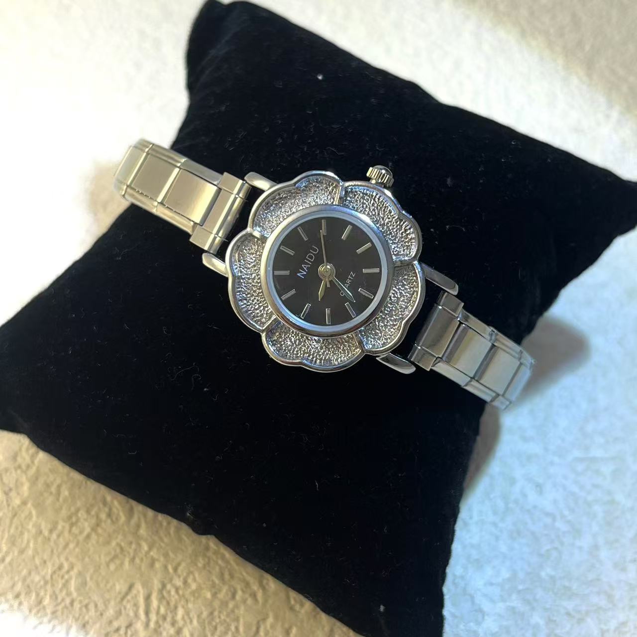 女性用 クォーツ時計 ジルコニアフラワーインレイ付き 高級シ - Luxury Watch Gift For Her のレビューと価格