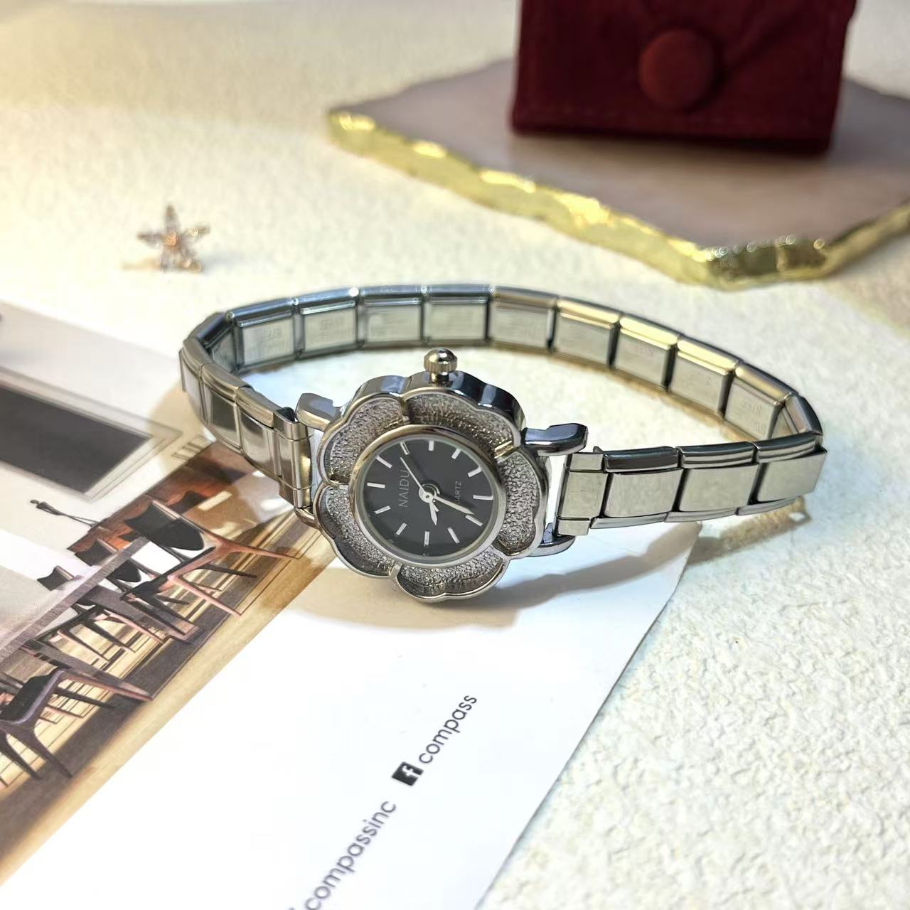 女性用 クォーツ時計 ジルコニアフラワーインレイ付き 高級シ - Luxury Watch Gift For Her のレビューと価格
