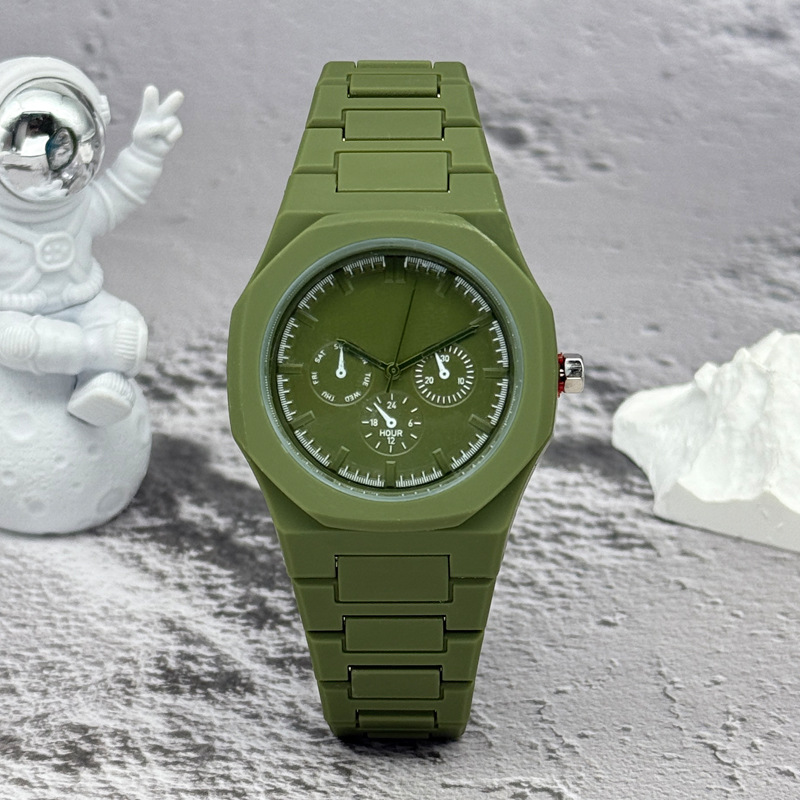 有名なブランド偽三目ダイヤル男性女性腕時計ファッションクォー - Luxury Watch Mockup のレビューと価格
